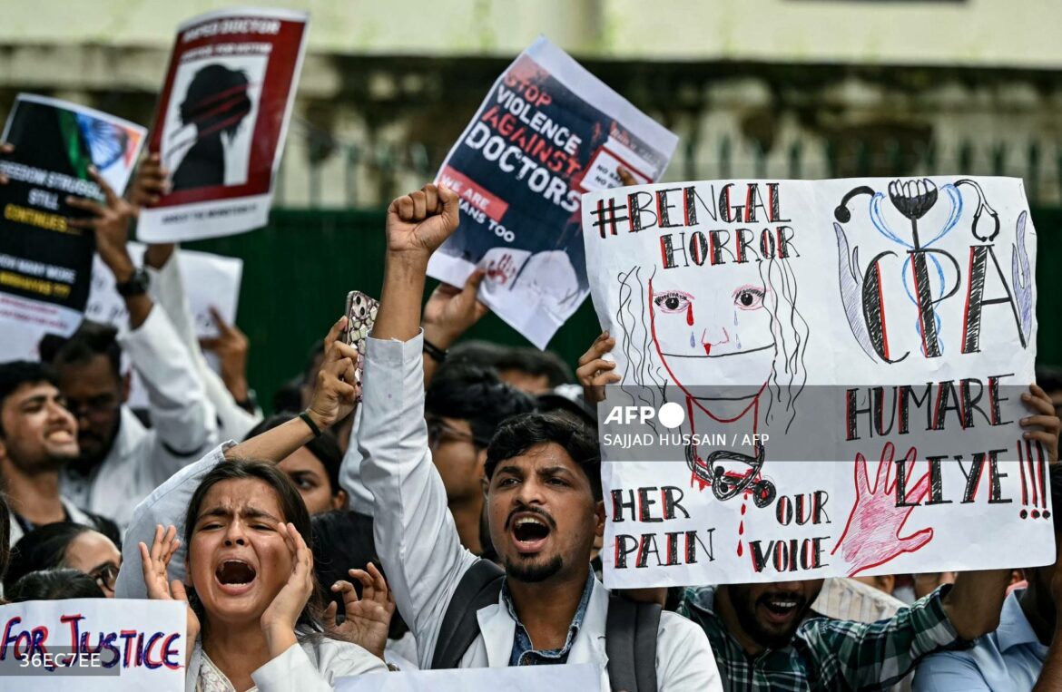 Crece la indignación en India por la violación y el asesinato de una doctora