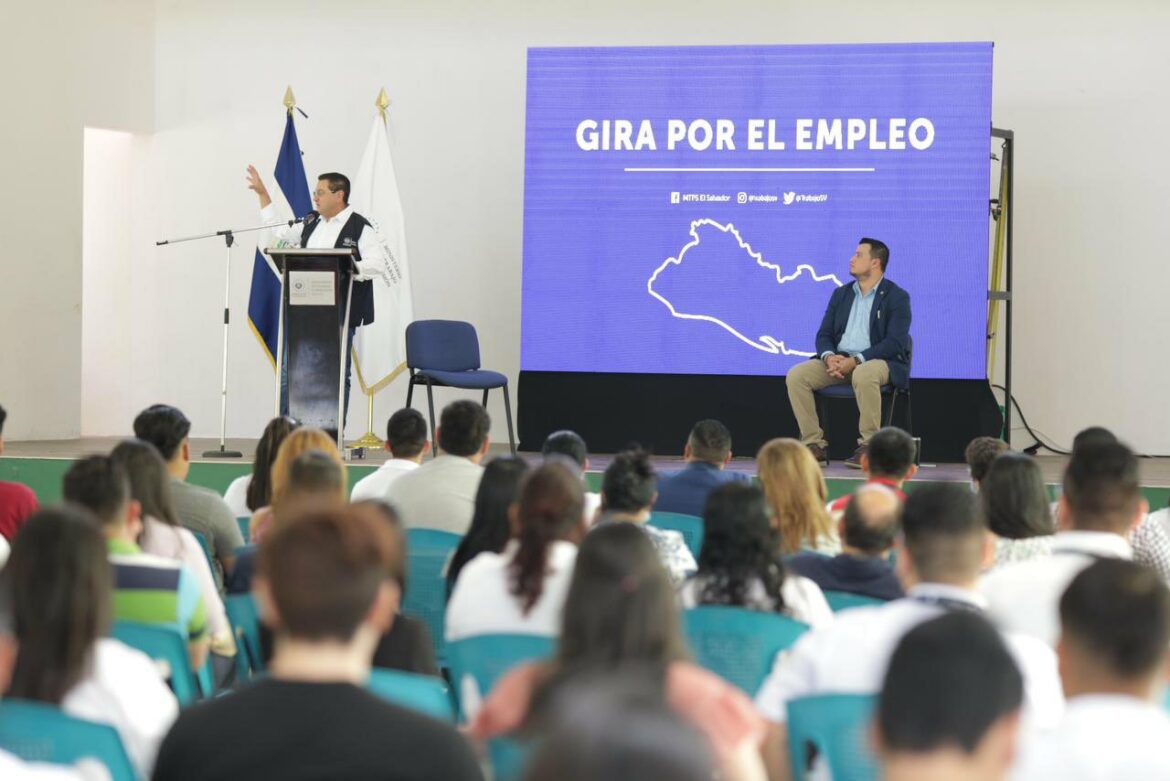 Mtro. Castro asegura que cientos de salvadoreños tendrán trabajo en el oriente del país tras su «gira por el empleo»