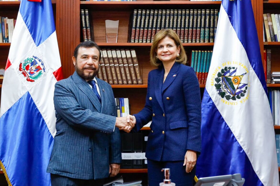 Vicepresidente Ulloa sostiene reunión bilateral con su homóloga de República Dominicana, Raquel Peña