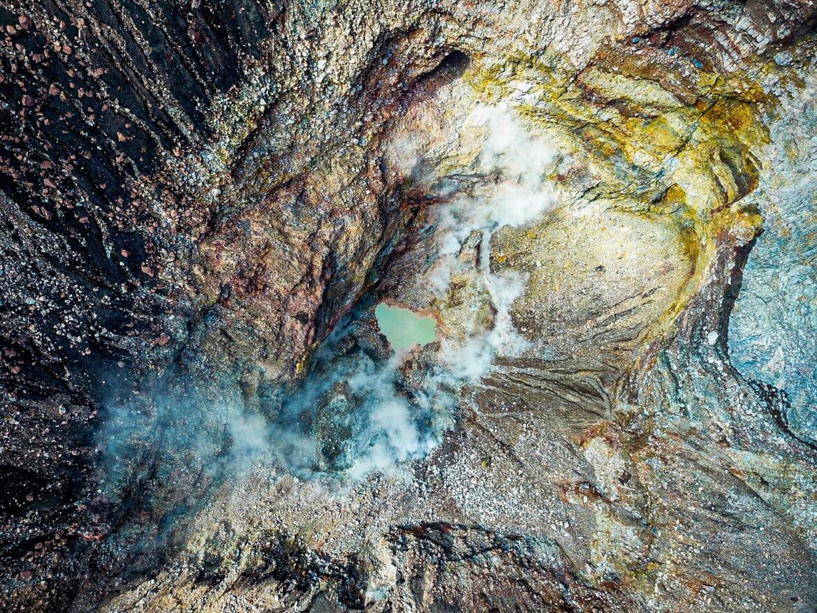 ¿Por qué se ha formado una pequeña laguna en el cráter del volcán de San Miguel?