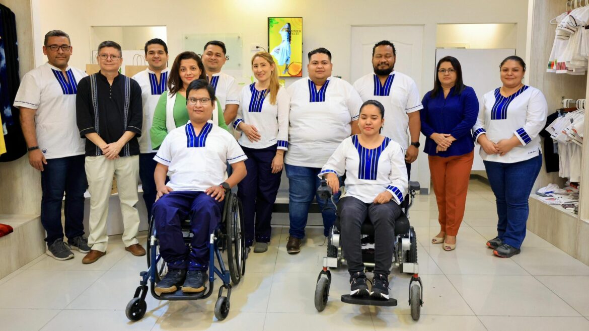 INDES entrega indumentaria a la delegación salvadoreña para los Juegos Paralímpicos París 2024