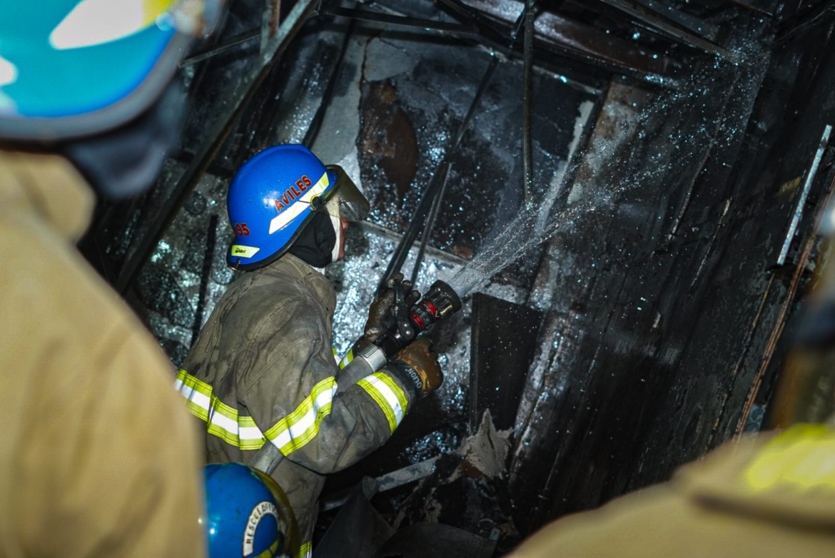Bomberos atendió incendio en mercado municipal de San Miguel