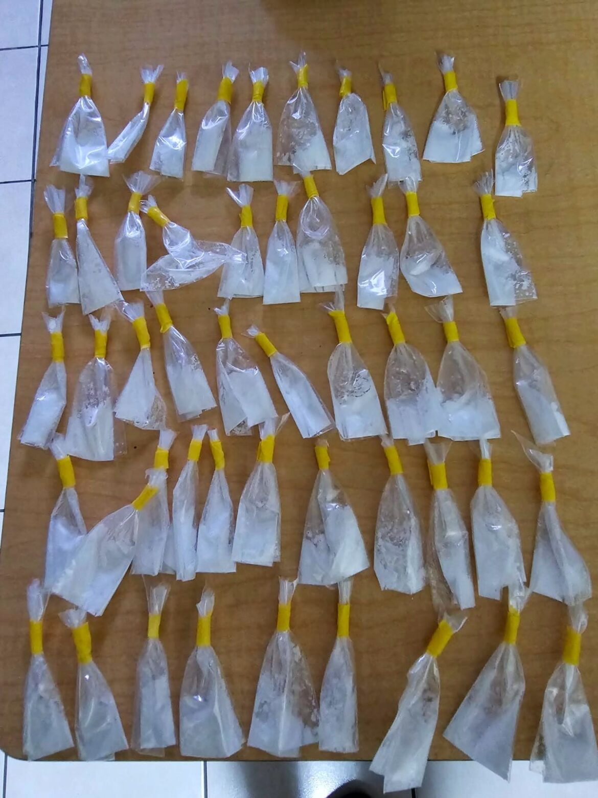 Hombre detenido con 50 porciones de cocaína y dinero en efectivo en Mejicanos