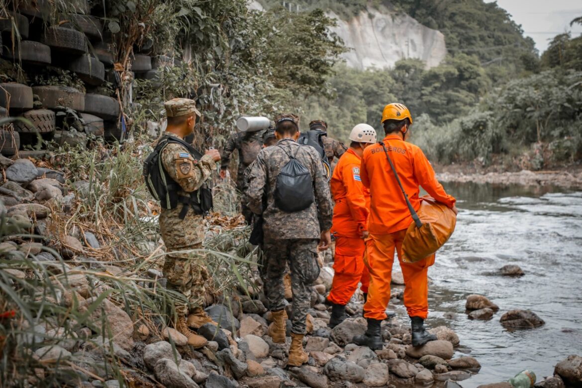 Encuentran sin vida a menor que cayó al río Acelhuate en el sector Agua Caliente, Soyapango