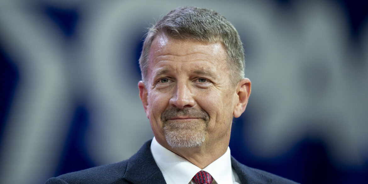 Erik Prince durante encuentro con Pdte. Bukele: «Me indigna que el departamento de Estado de EEUU todavía clasifica a El Salvador como un país súper peligroso, como si fuera zona de guerra»