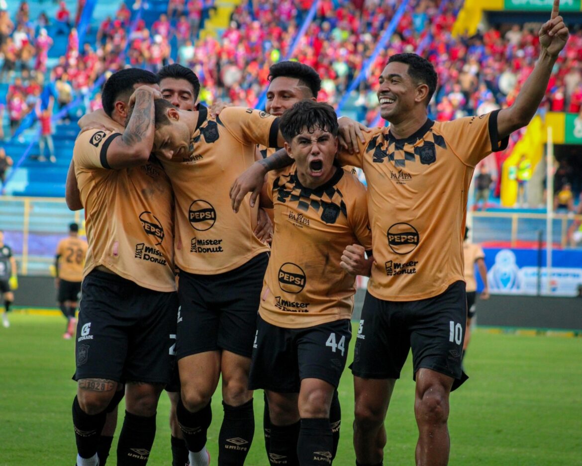 Águila es líder y el debutante Cacahuatique se cuela segundo en la Liga salvadoreña de fútbol