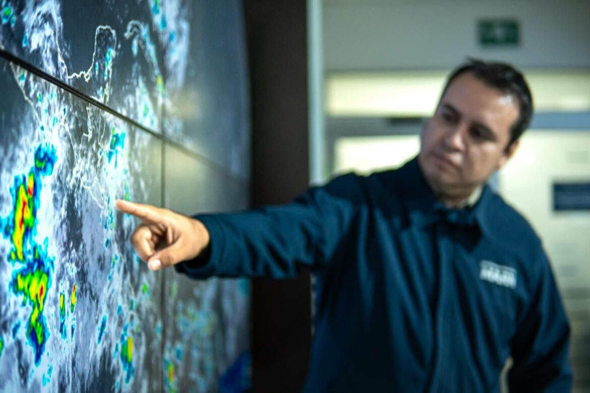 Acercamiento de onda tropical generará lluvias sobre el país desde horas de la tarde