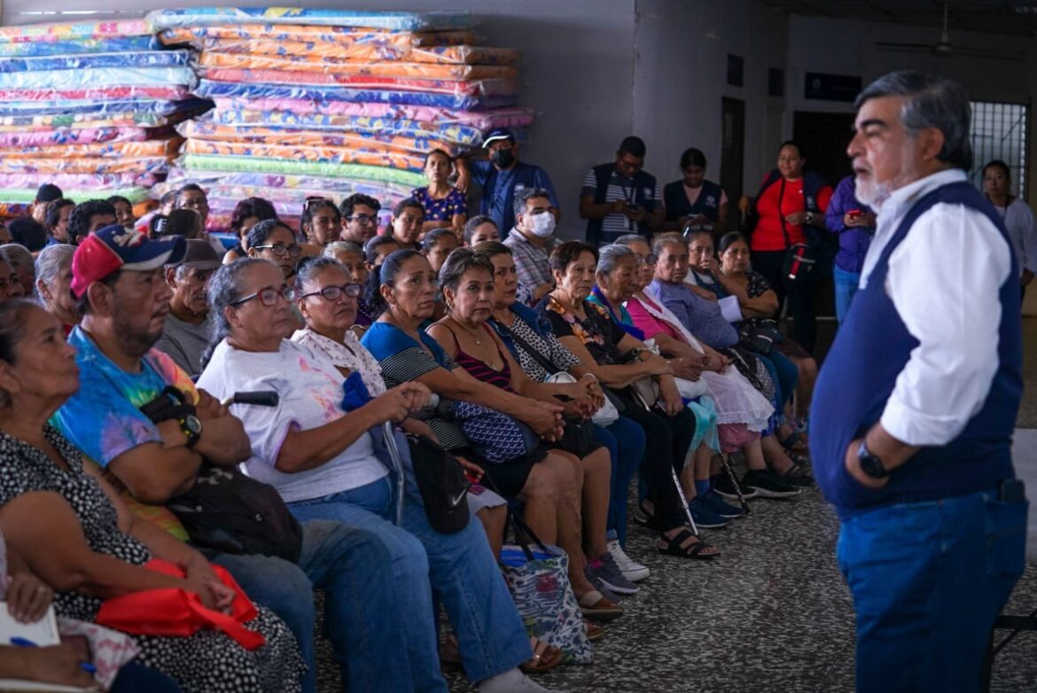 Alcalde Durán gira instrucciones para entregar ayuda económica a los afectados de incendio en Mercado Central