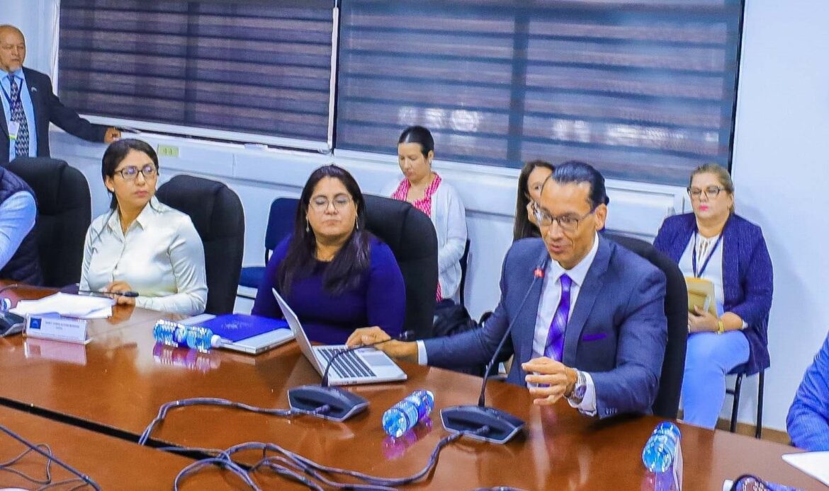 Director del CNR llega a la Asamblea, en el marco del estudio de la Ley de Creación de la Dirección de Ordenamiento Territorial y Construcción