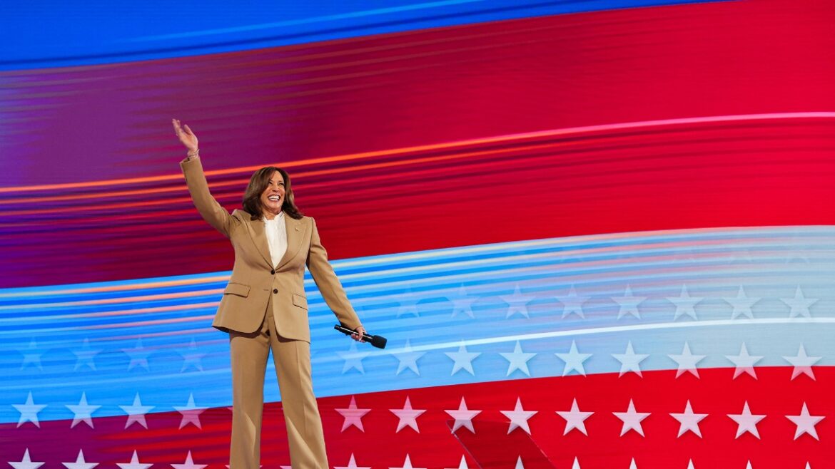 Kamala Harris abre la convención demócrata con homenaje a Biden