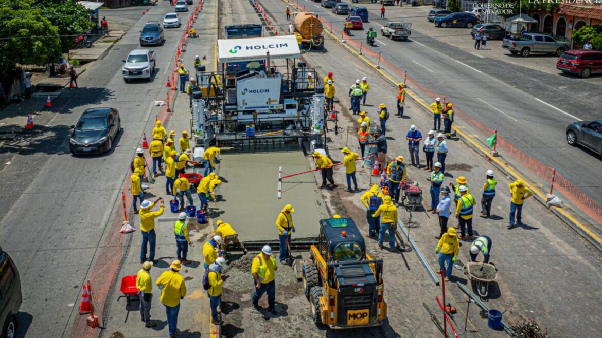 Obras Públicas inició las pruebas de pavimentación de ampliación de carretera Los Chorros