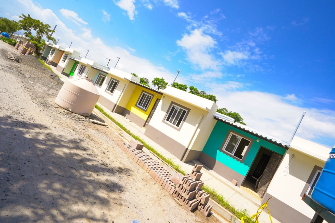 Ministerio de Vivienda construye 75 casas en Vista al Lago, Ilopango