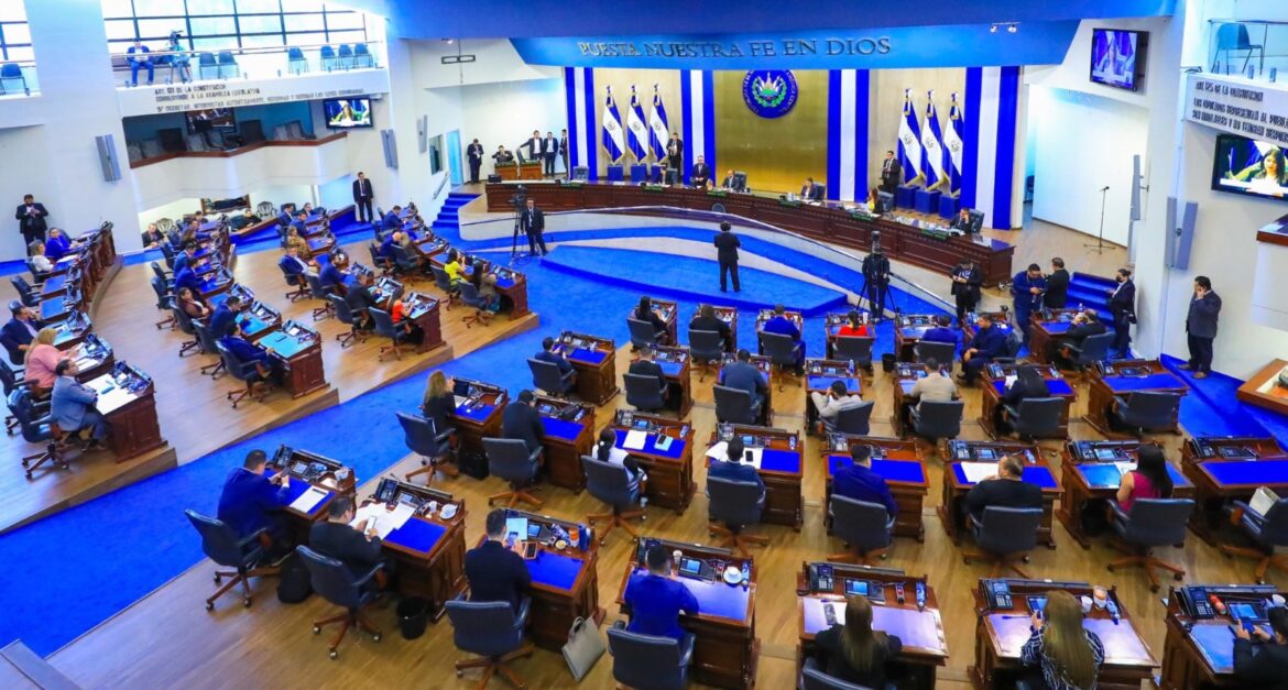 Diputados avalan suscribir contratos de préstamos por $465 millones con el CAF para nuevo Aeropuerto del Pacífico, modernización del Aeropuerto de Ilopango y cable submarino de internet independiente