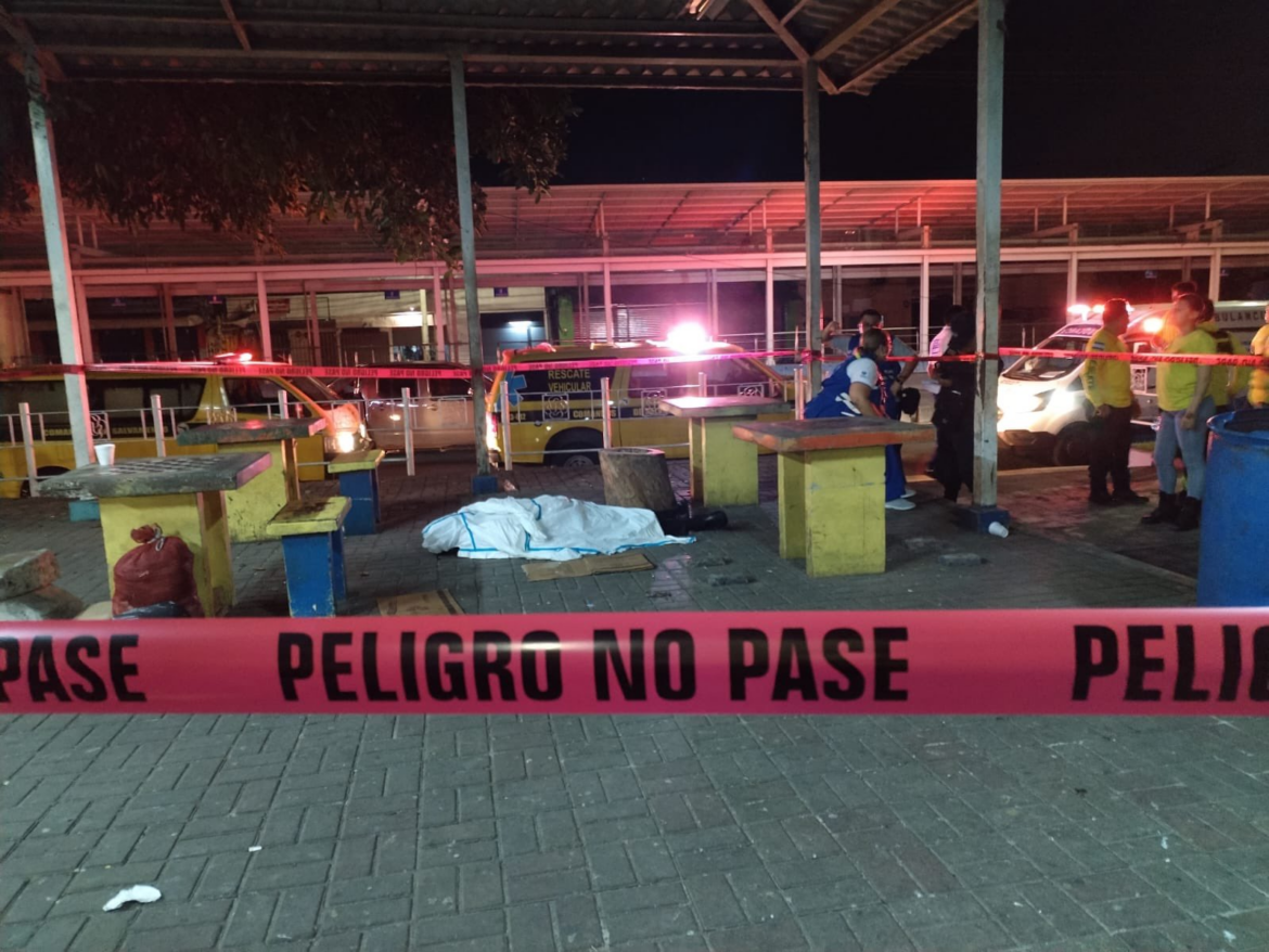 Hombre muere en Parque Centenario por aparente paro cardiaco