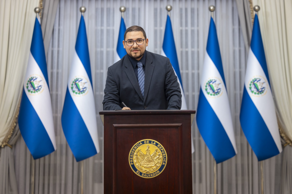 Presidente Bukele juramentó a Jorge Castaneda como nuevo presidente de la ANDA