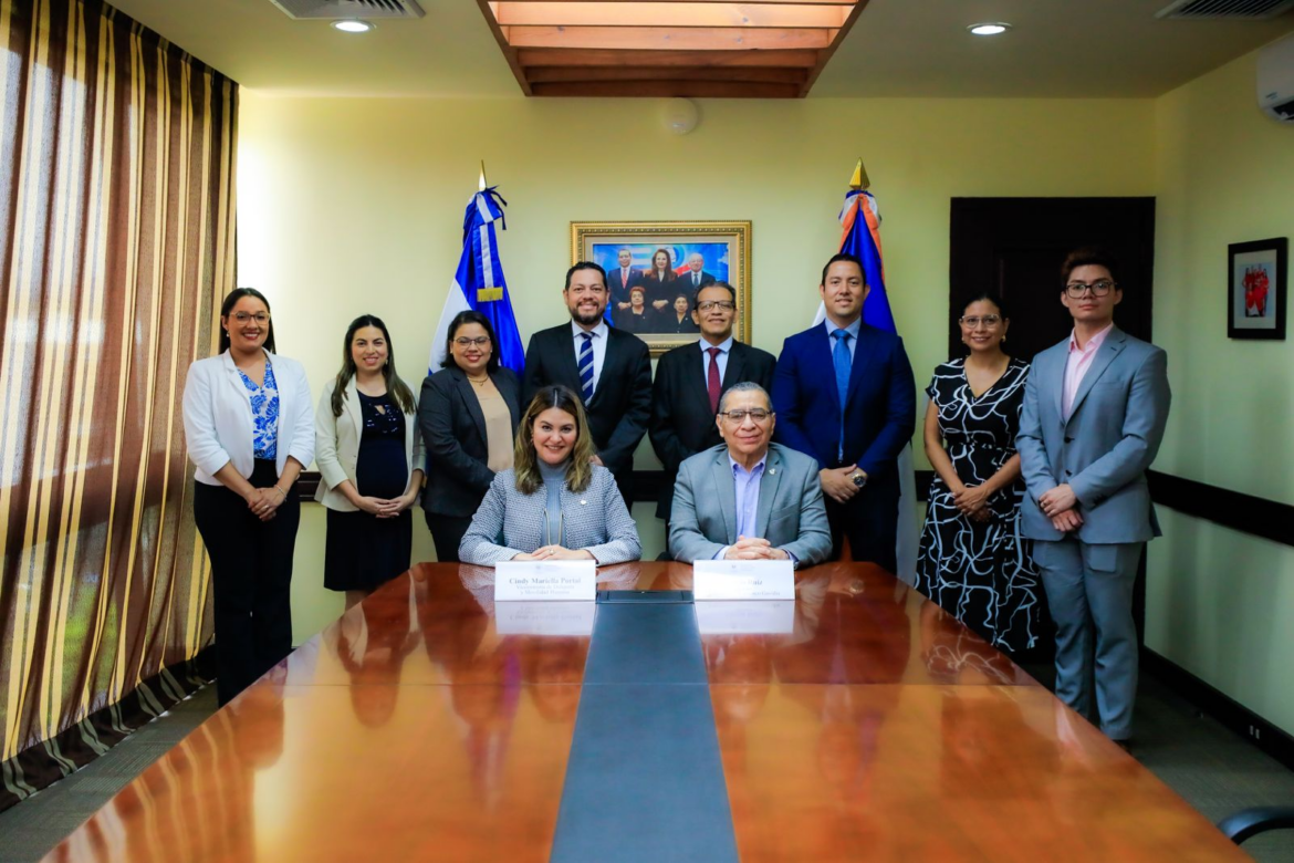 Cancillería y UFG firman carta de entendimiento para promover la investigación en el tema de migración