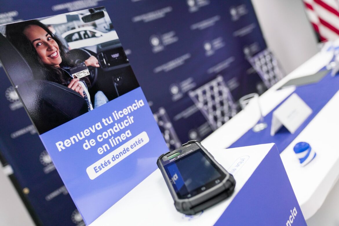 Emiten más de 1,000 licencias de conducir a salvadoreños en España, en su primera semana de lanzamiento
