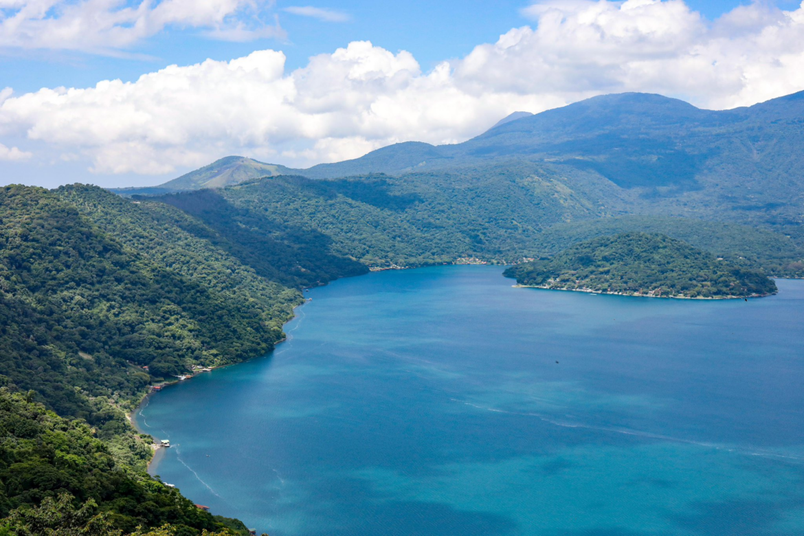 MARN vigila el 100% de las quintas y sus conexiones de aguas residuales en el lago de Coatepeque