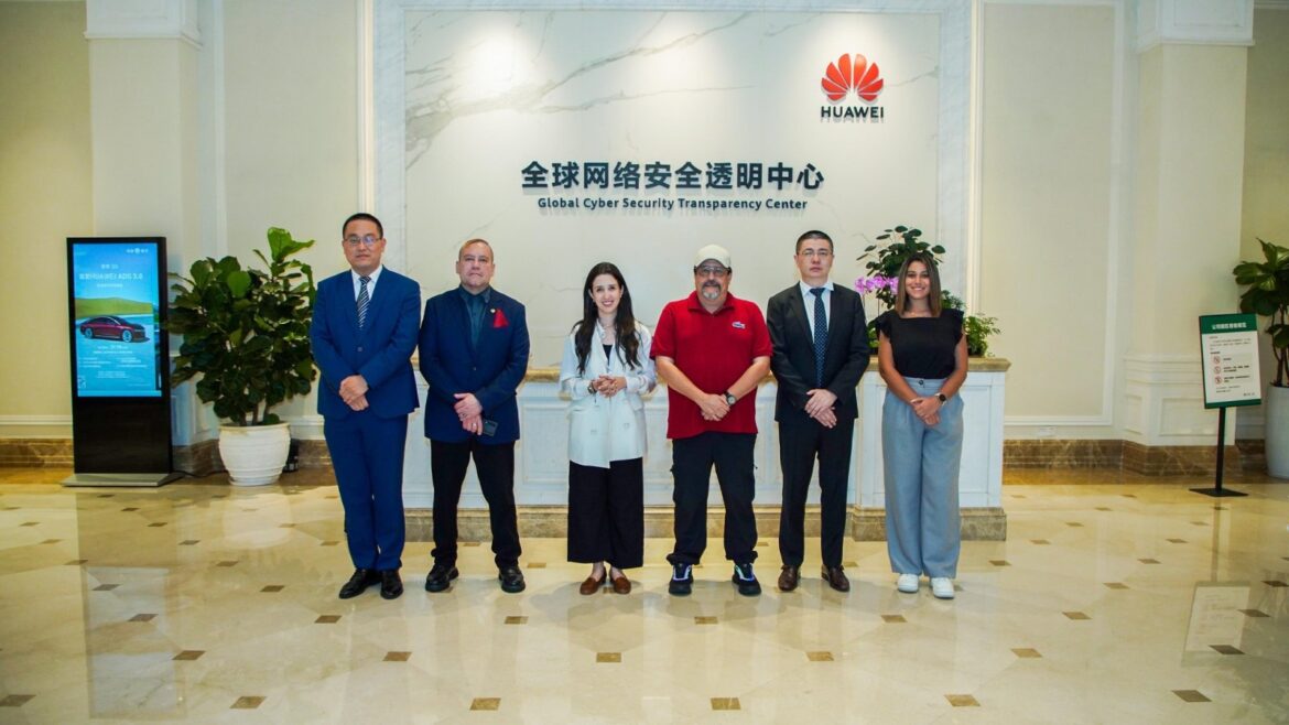 Delegación de El Salvador en China se reúne con representantes de Huawei