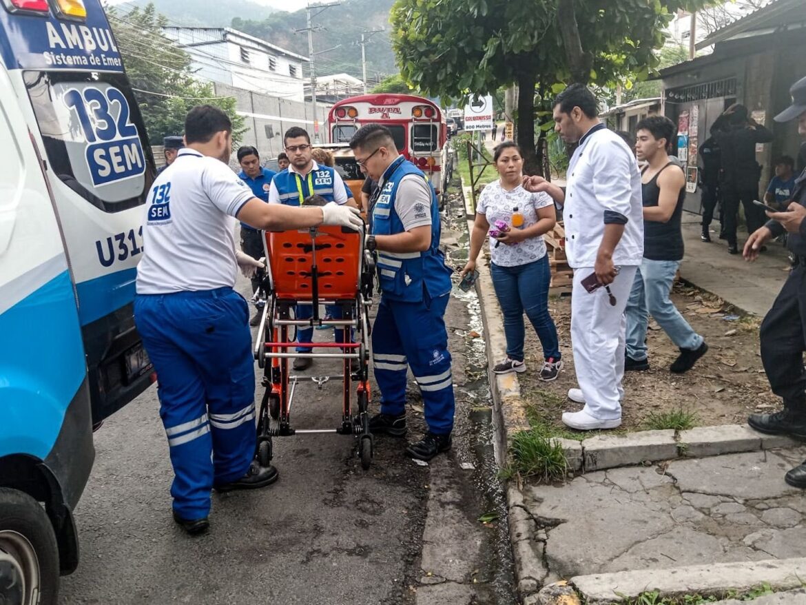 Dos estudiantes de 7 y 15 años fueron atropellados por un autobús en San Marcos