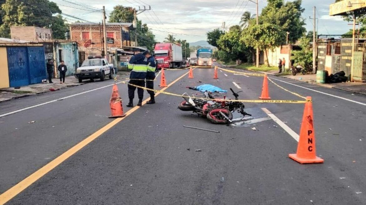 Accidente de tránsito deja un motociclista fallecido en carretera Panamericana