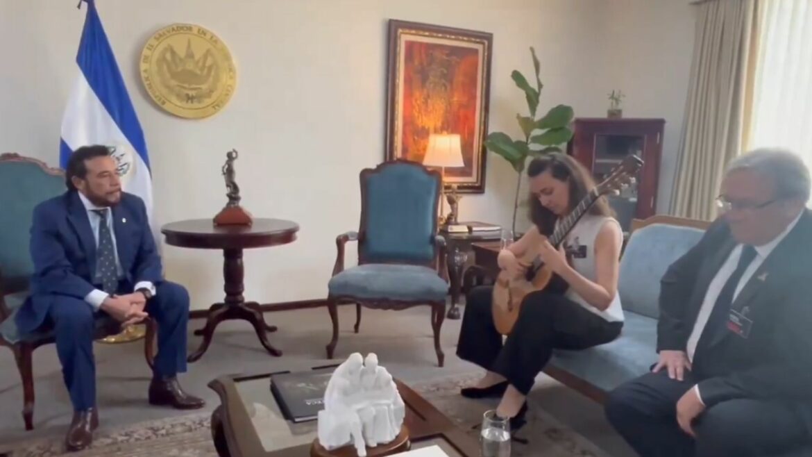 Vicepresidente Ulloa se reunió con el nieto del ilustre Agustín Barrios Mangoré, figura que ha marcado la historia de la música clásica