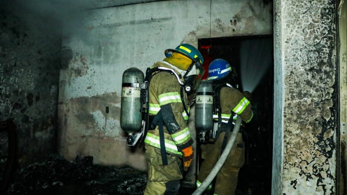 Tres personas resultaron heridas con quemaduras leves en incendio estructural en Colonia Layco