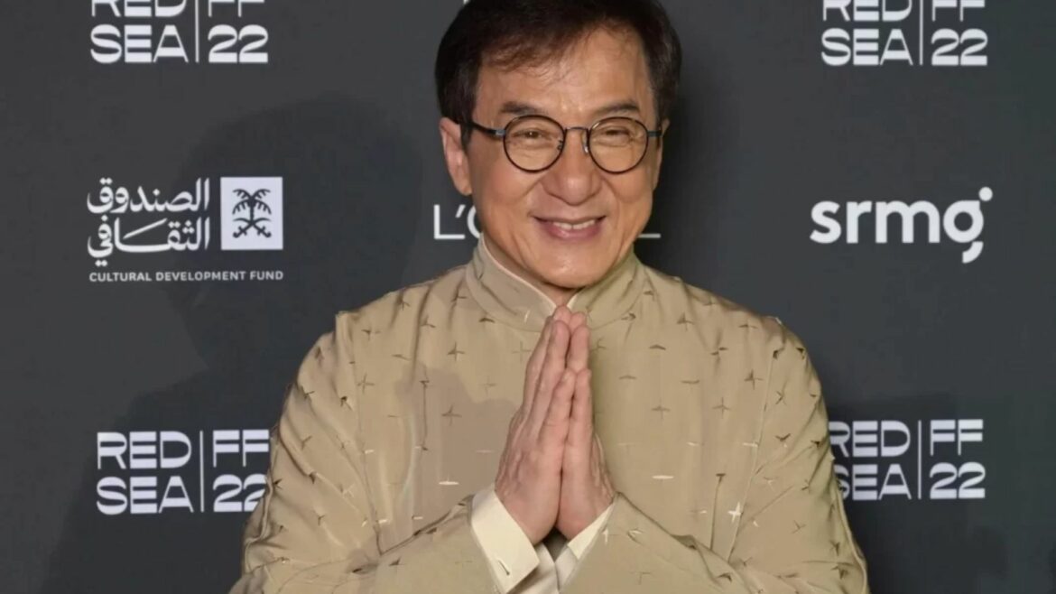 El actor chino Jackie Chan portará la llama paralímpica en París el miércoles