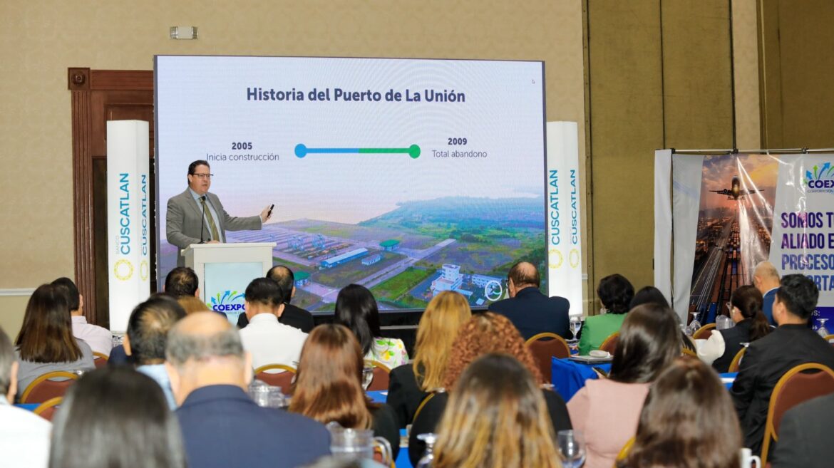 Presidente de CEPA destaca millonaria inversión en puertos durante foro que reunió a más de 150 exportadores, operadores y empresarios