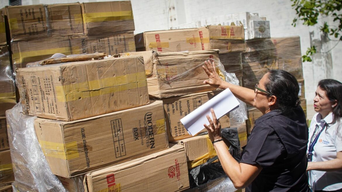Destruyen más de 40 mil paquetes de cigarrillos decomisados en diferentes zonas del país