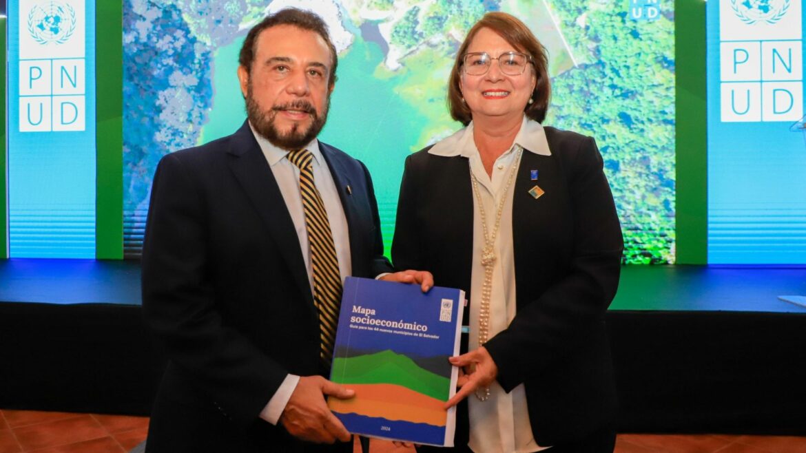 Vicepresidente Ulloa participa en la presentación de mapa socioeconómico: «Guía para los 44 Nuevos Municipios de El Salvador»
