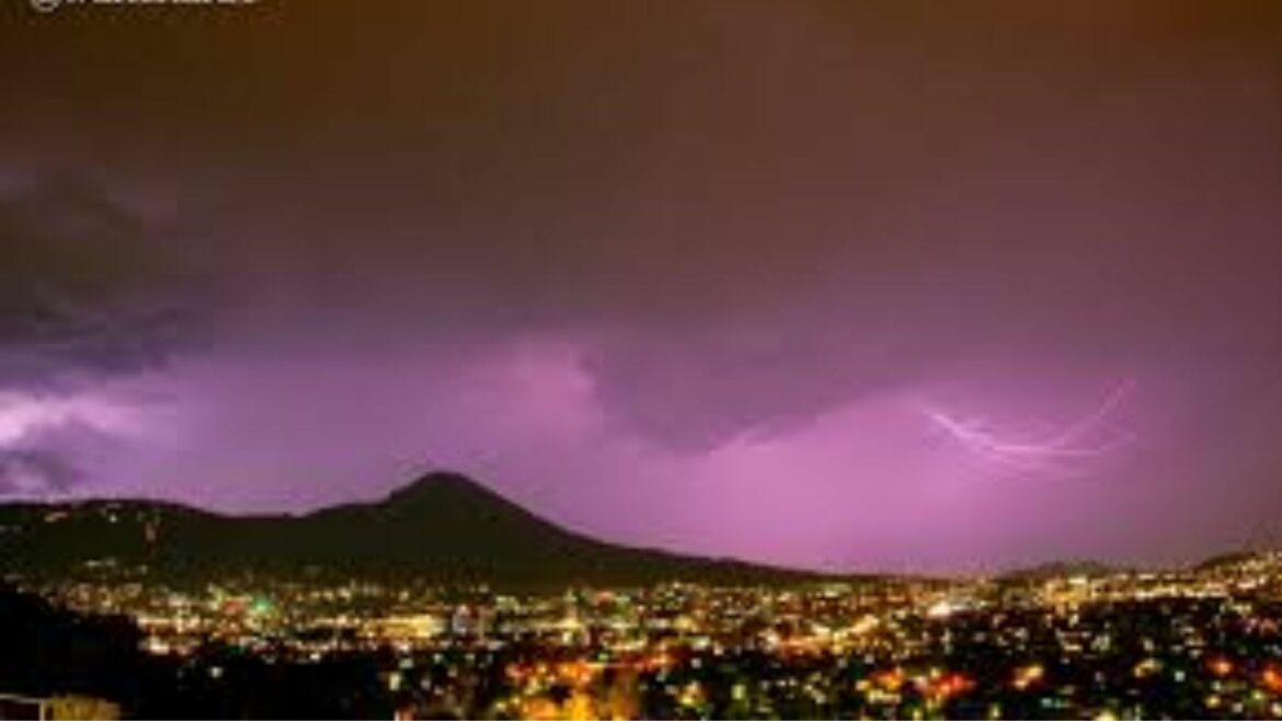 Lluvias continuarán esta noche en Sonsonate y Cabañas, acompañadas de abundante actividad eléctrica