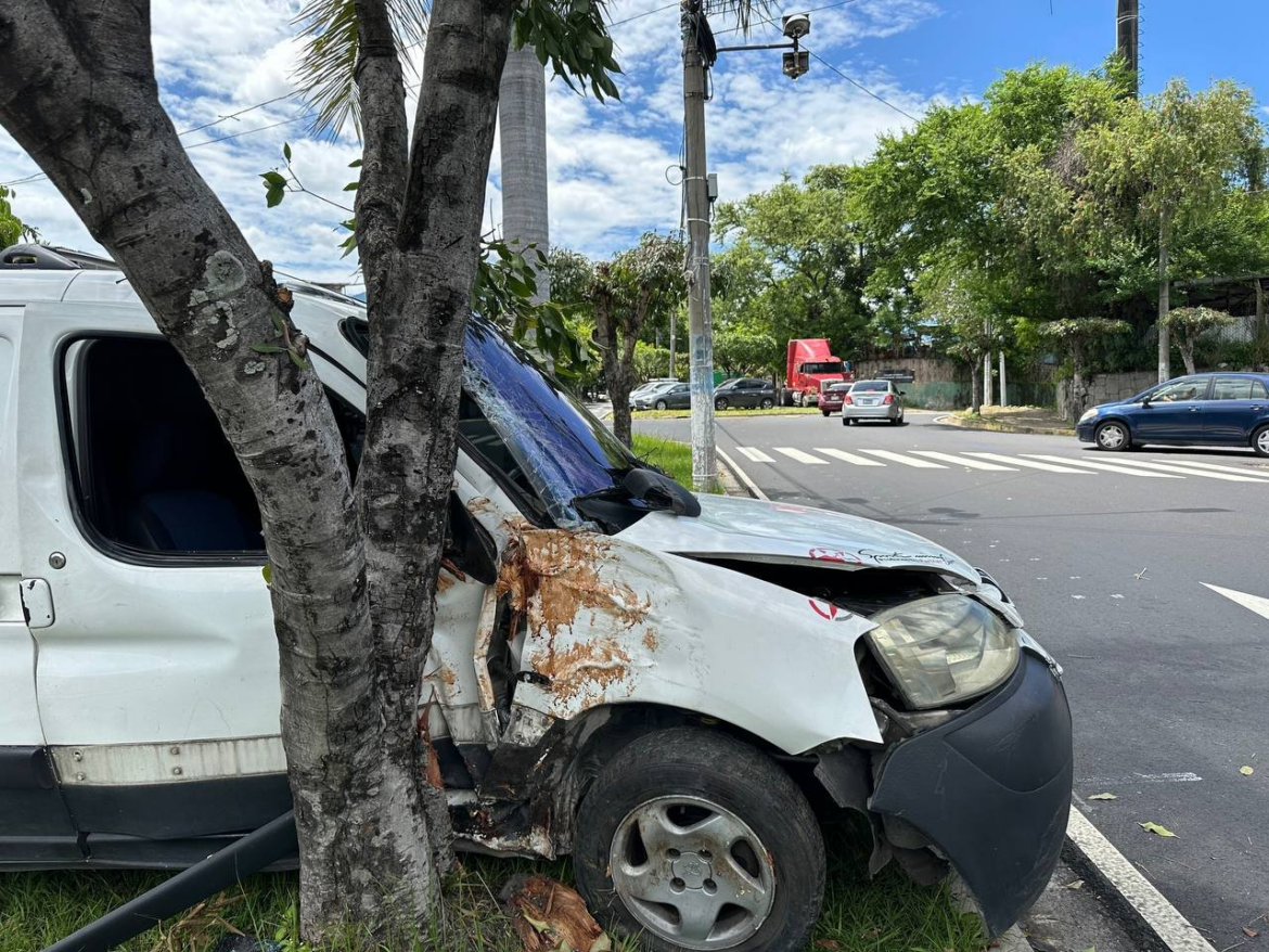 Un lesionado deja accidente vial en Diagonal Universitaria