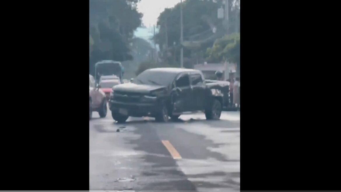 Dos pick up colisionan en carretera Troncal del Norte, se presumen varios heridos
