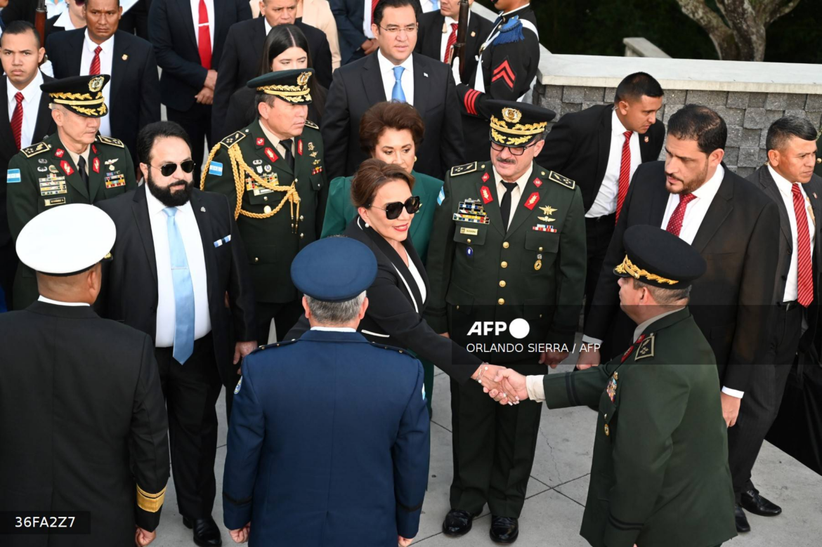 Presidenta de Honduras nombra nueva ministra de Defensa tras renuncia de su sobrino por narcoescándalo