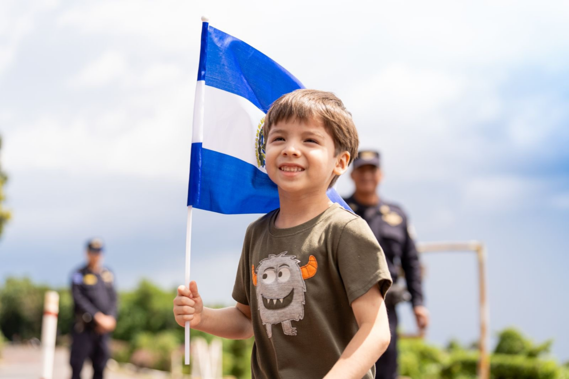 Ministro de Seguridad: «Los salvadoreños caminamos con orgullo por el mundo, reflejando un verdadero sentido de independencia»