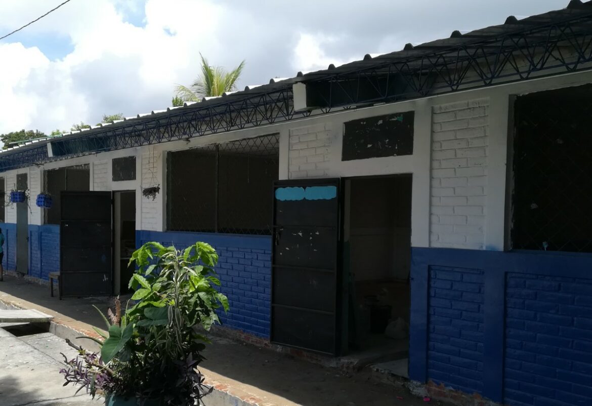 PNC localiza dos armas de fuego en el complejo educativo Colonia Veracruz, en Ilopango