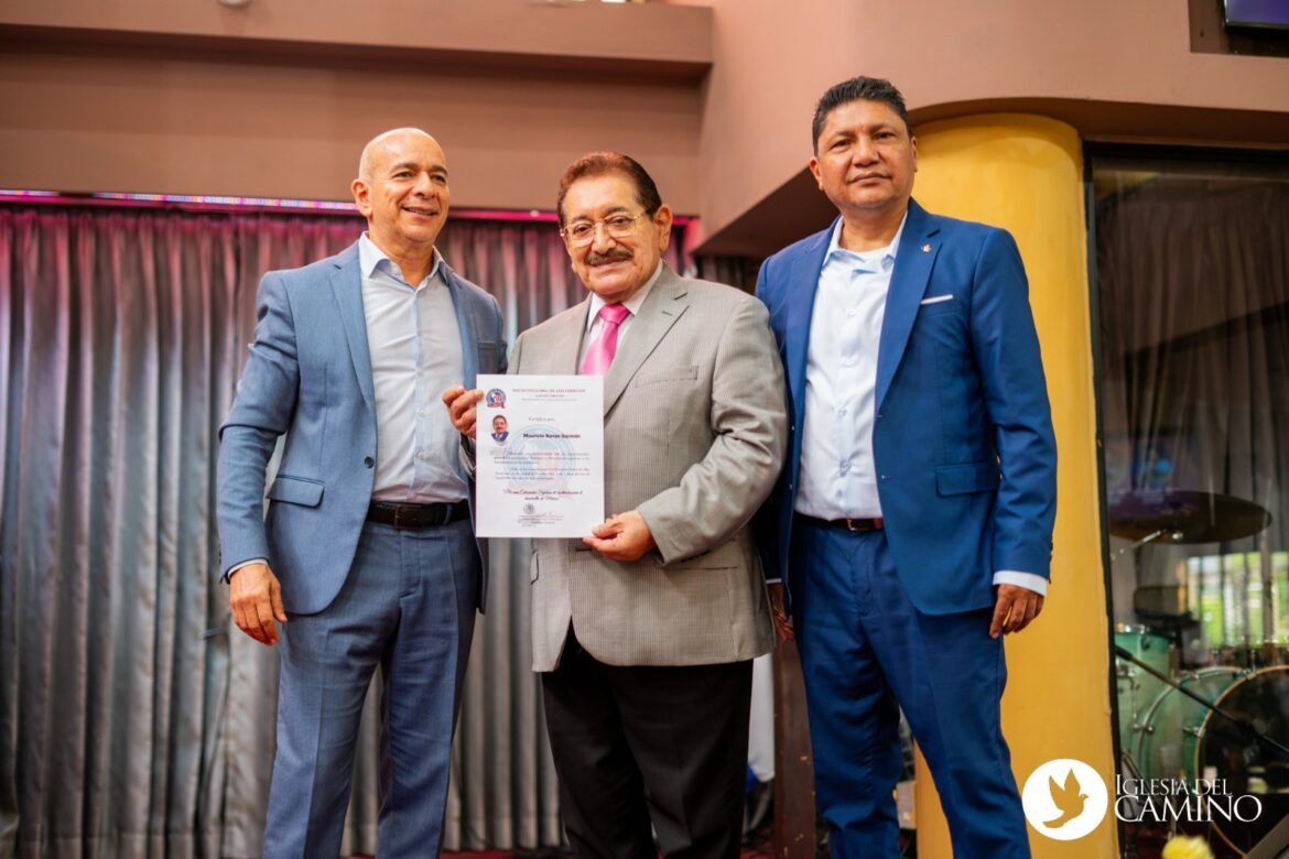 Pastor general de la Iglesia del Camino, Mauricio Navas recibe certificación del Movimiento Pacto Global