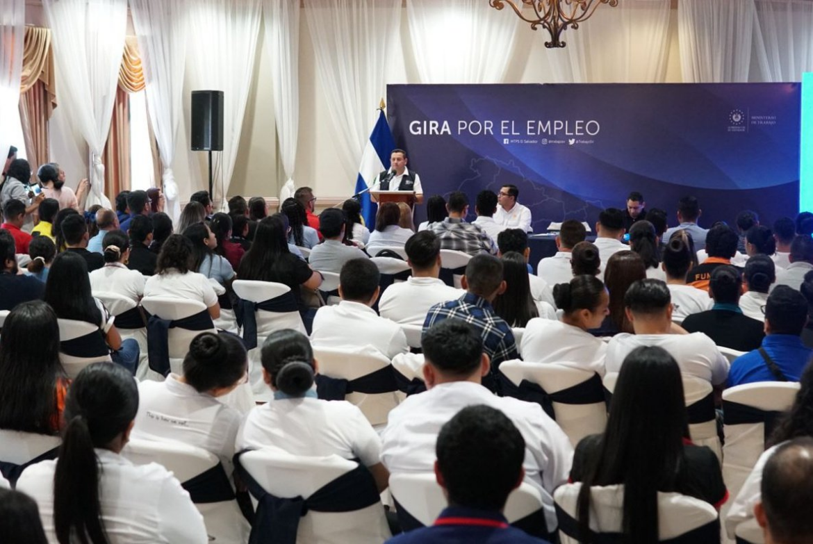 Gira por el empleo llegará a la zona paracentral del país, confirmó el ministro Castro