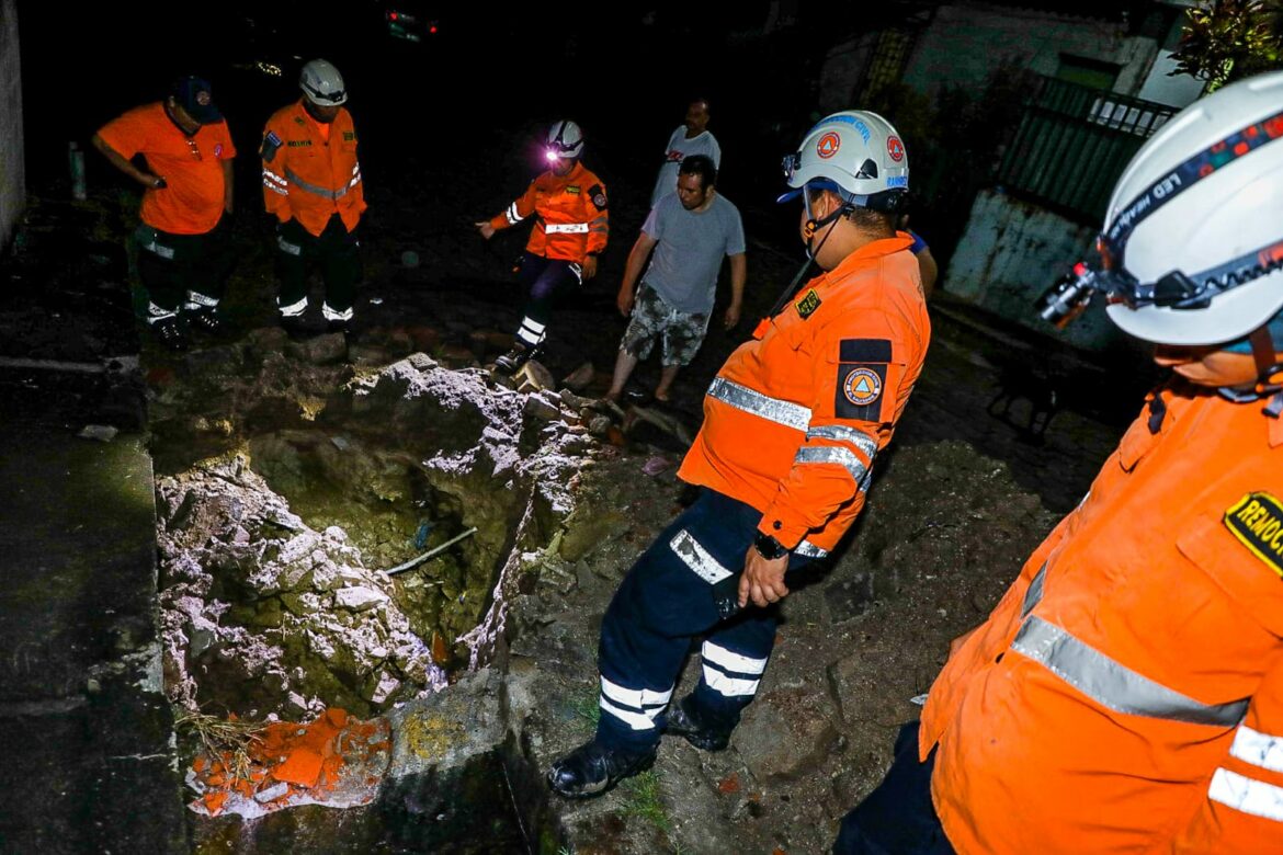 Vivienda inundada tras colapso de tuberías por fuertes lluvias
