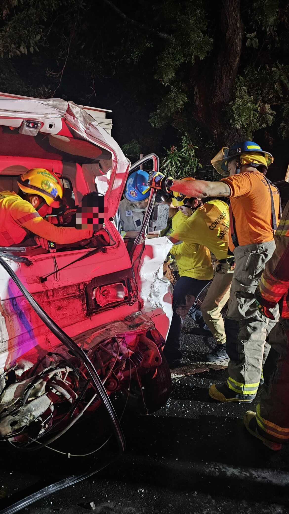 Grave accidente de tránsito en el bulevar Las Palmeras, Sonsonate