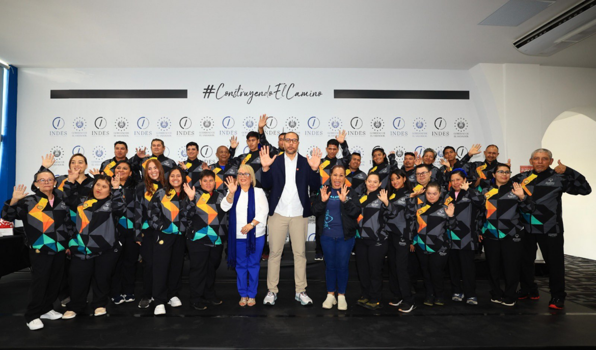 INDES entregó el pabellón nacional a los atletas que participarán en los IV Juegos Latinoamericanos de Olimpiadas Especiales