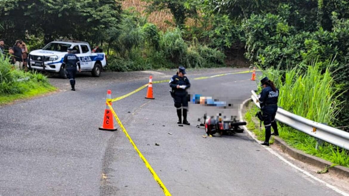 Un motociclista fallece tras impactar contra un vehículo en carretera hacia Santa Ana
