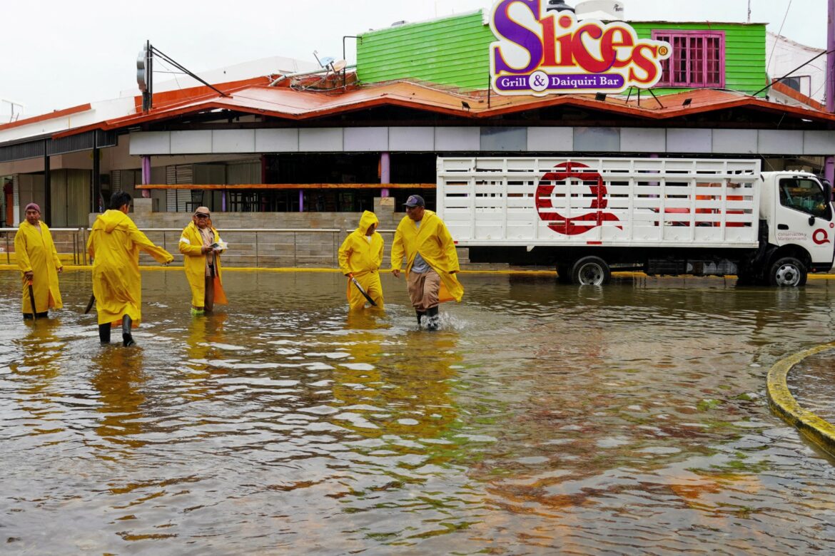 Florida se prepara para la llegada de la tormenta Helene como huracán