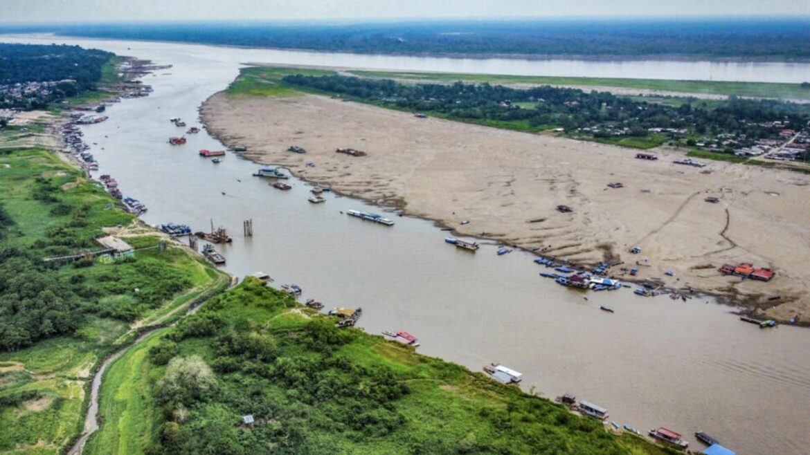 El río Amazonas se redujo en Colombia hasta un 90% por sequía