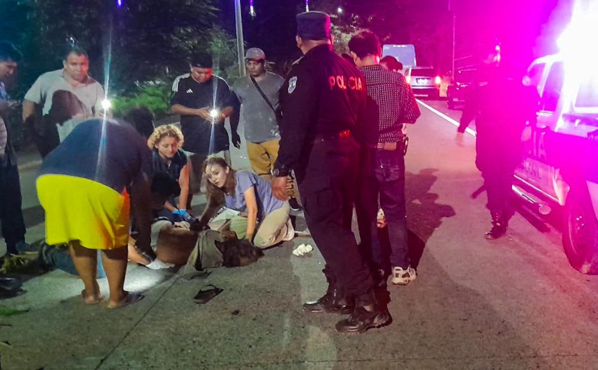 Una persona fue atropellada en la autopista Comalapa
