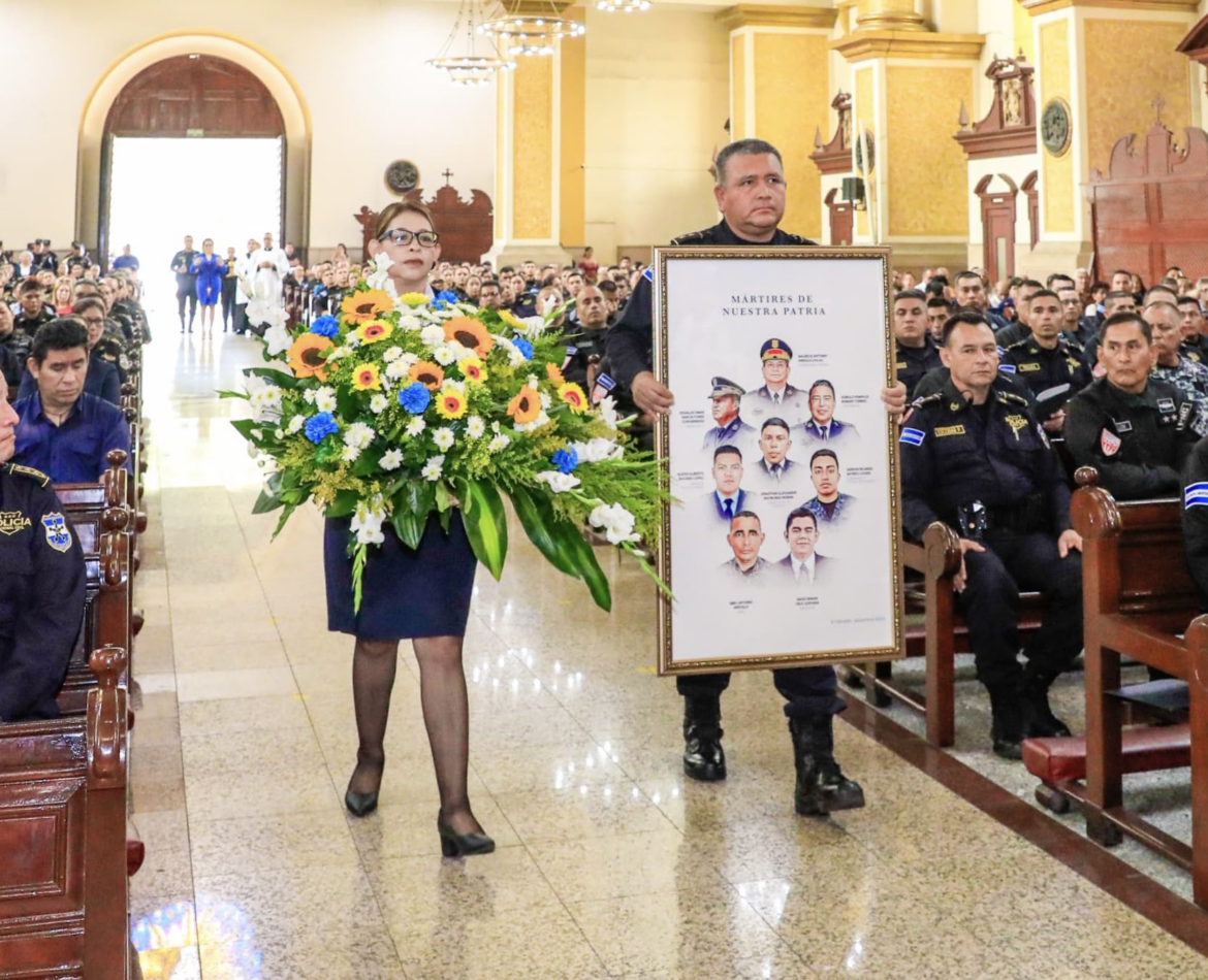 Misa al patrono San Miguel Arcángel: Rinden homenaje al exdirector de la PNC, Arriaza Chicas