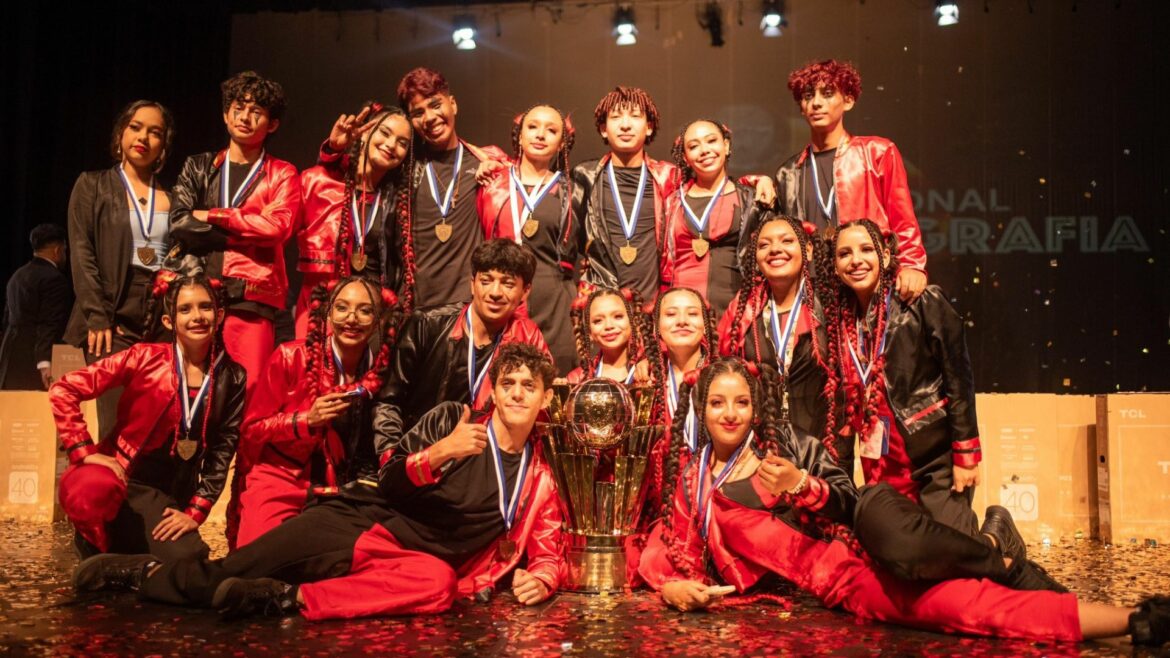 Ministro Villatoro entregó reconocimientos a los ganadores del 7° Certamen de Danza y Coreografía de la Liga Atlética Policial