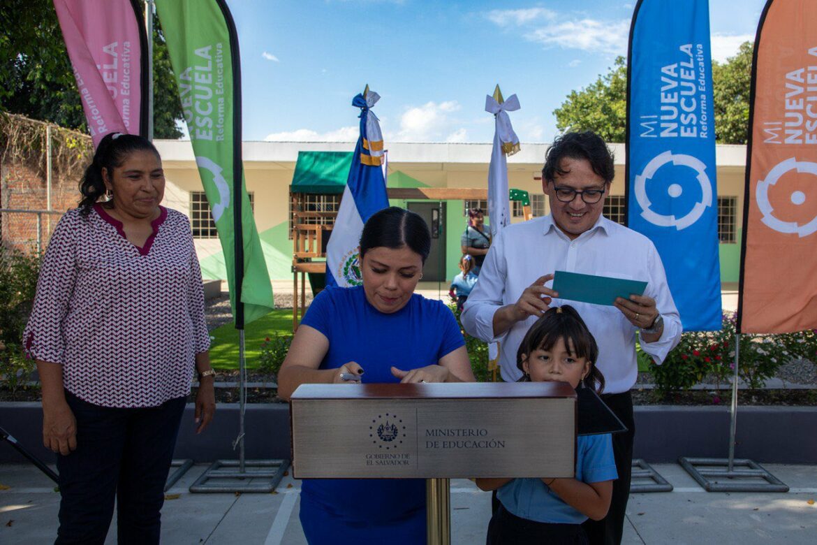 Ministerio de Educación entrega parvularia completamente remodelada en La Libertad