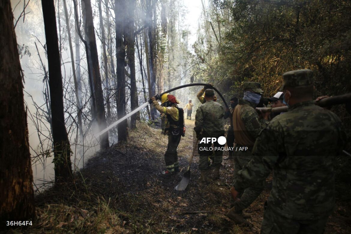 Apagan incendios que pusieron en alerta a Quito, Ecuador